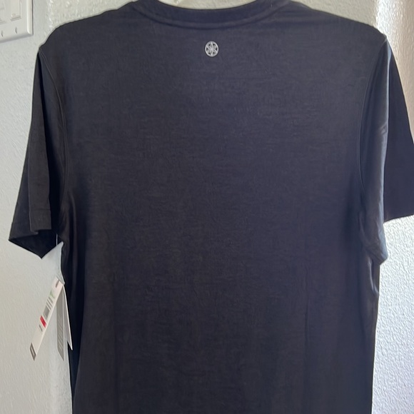 Gaiam Fitness Slim Fit V Neck Top 🖤🤍 - Picture 2 of 6